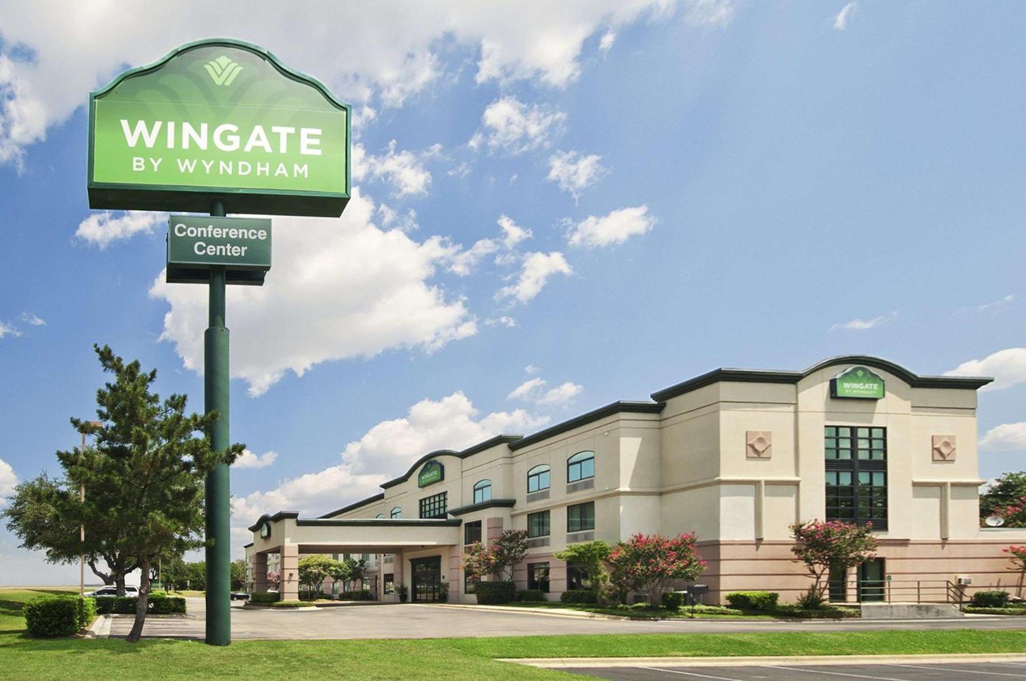 Where to Stay Near Round Rock Roller Rink: 9 Best Business Hotels