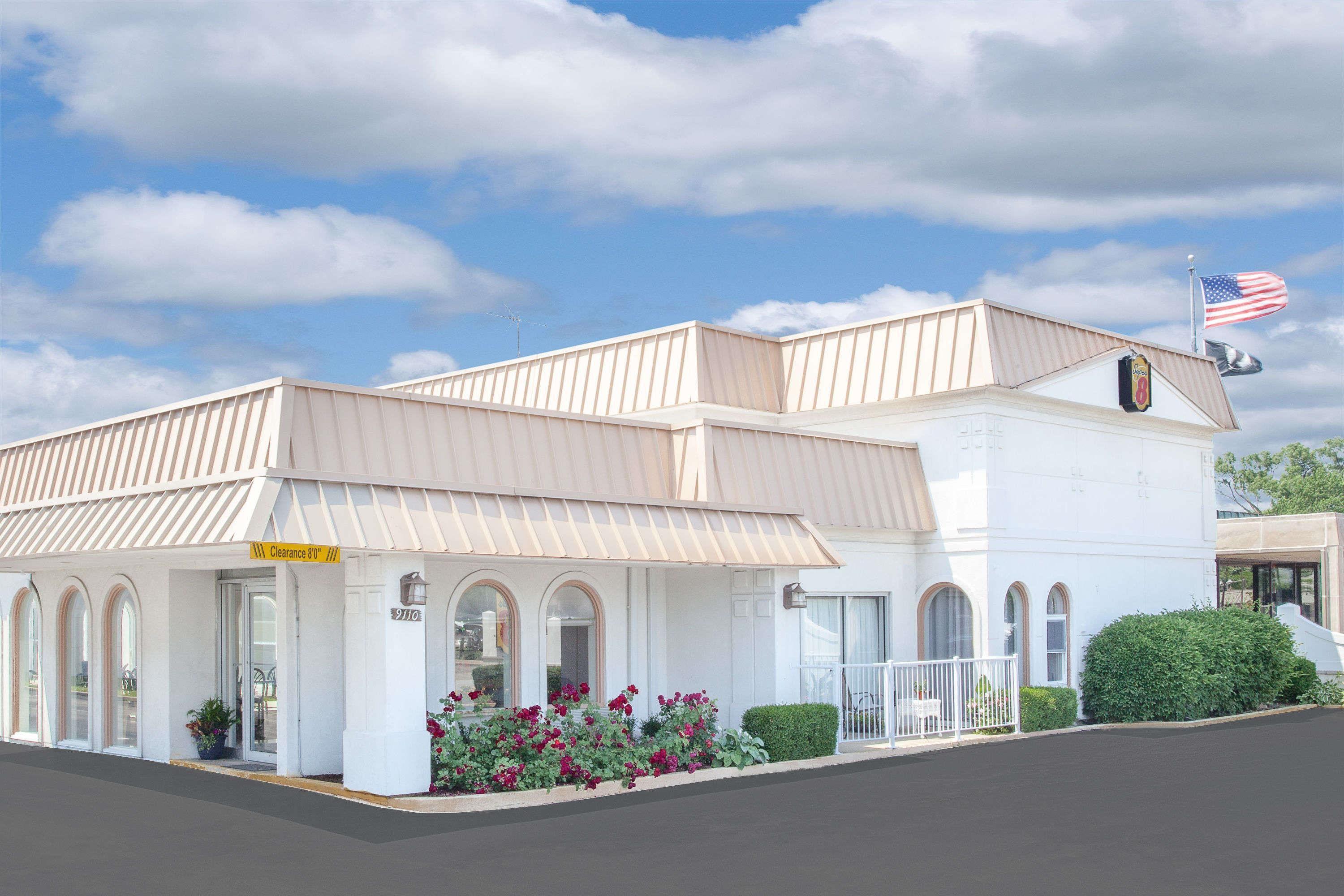 Staying Near Allstate Arena: 4 Budget Hotels Compared