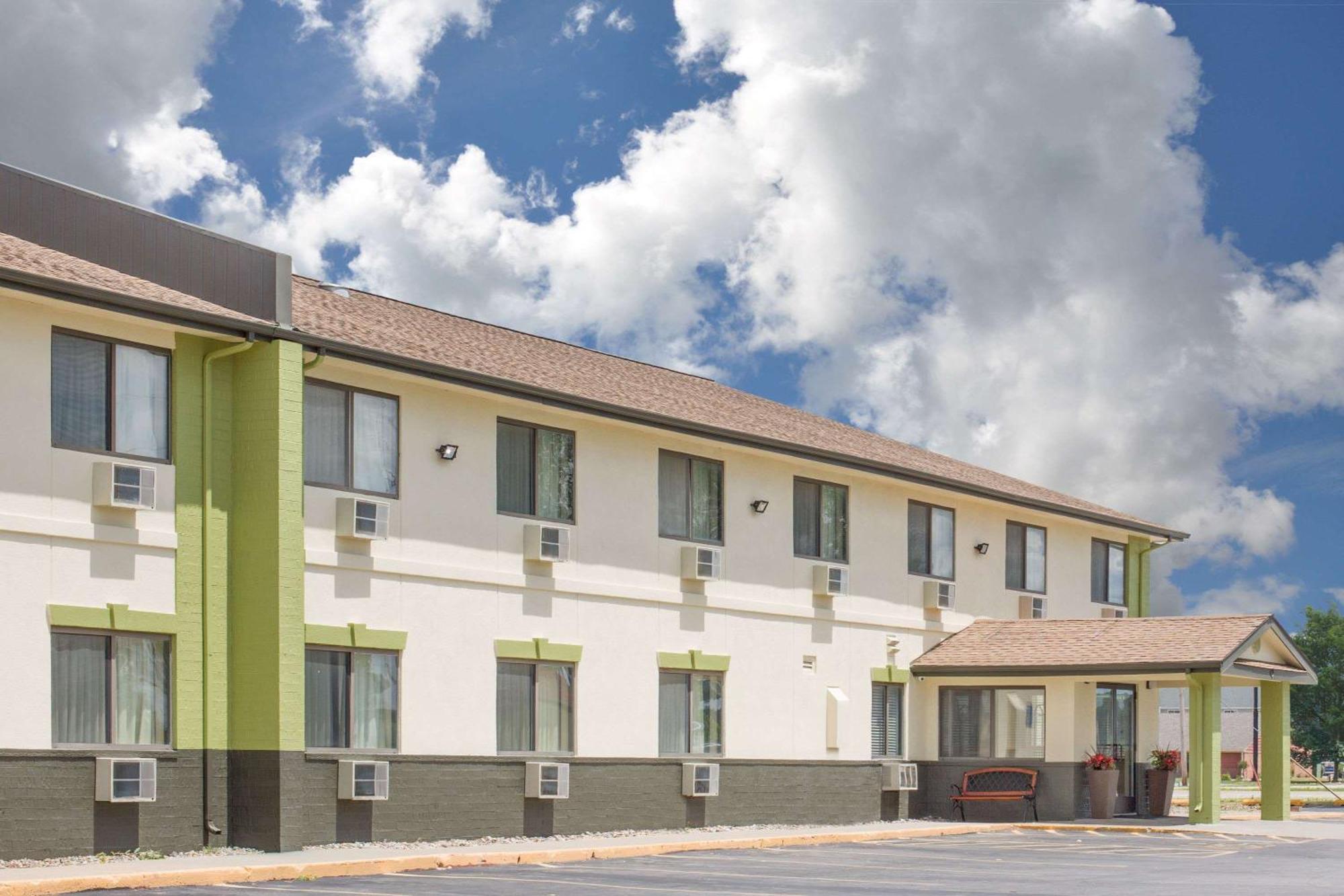 4 Leisure Hotels Near Peterson Pits Recreation Area Worth Booking