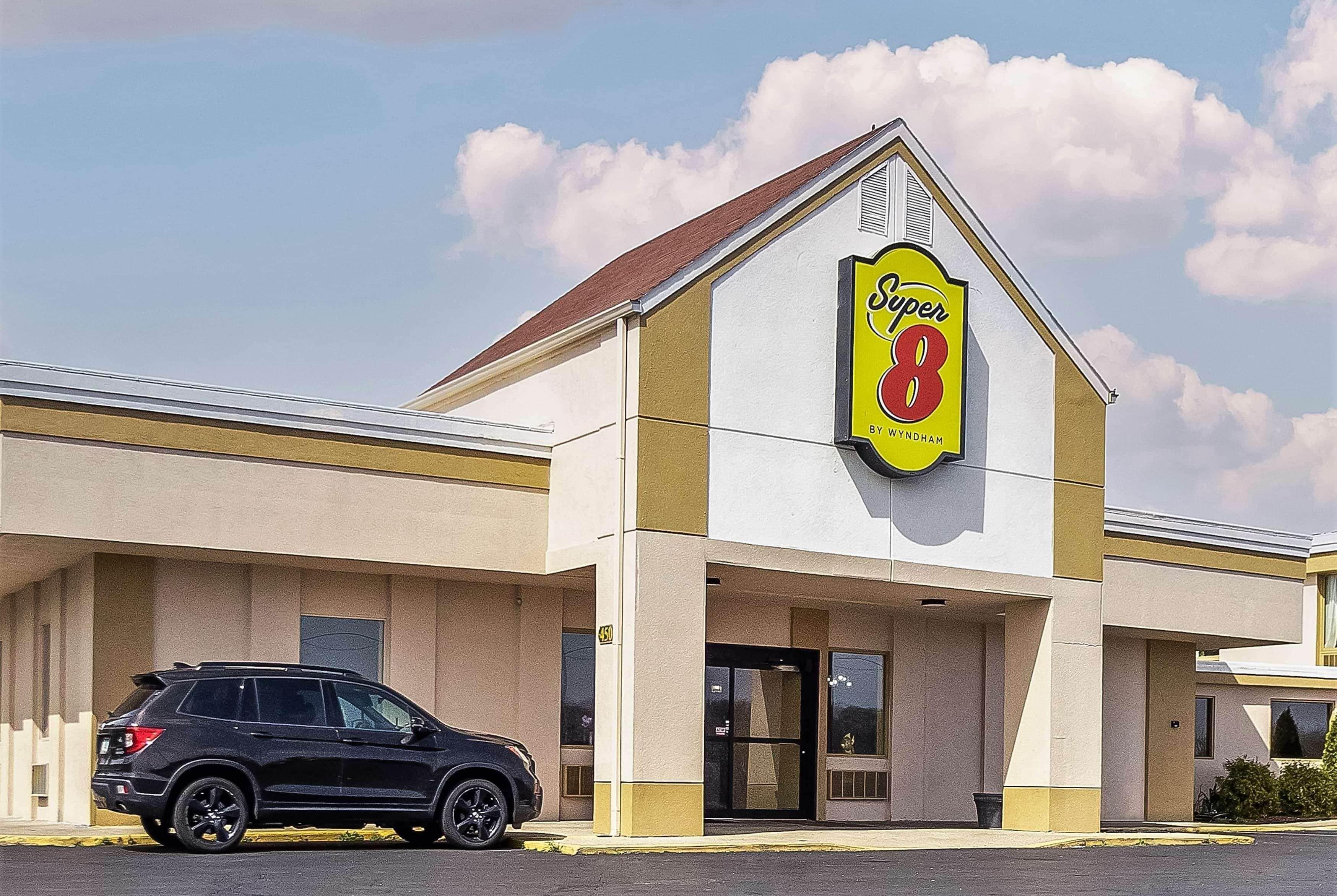 Where to Stay Near Smock Golf Course: 4 Budget Hotels