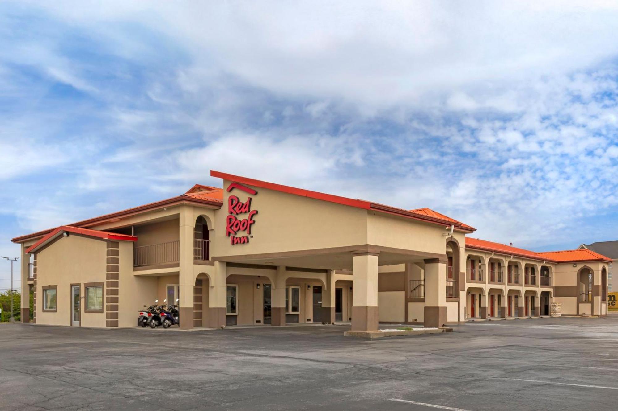 4 Affordable Hotels Near L.T. Smith Stadium for Game Day Stays
