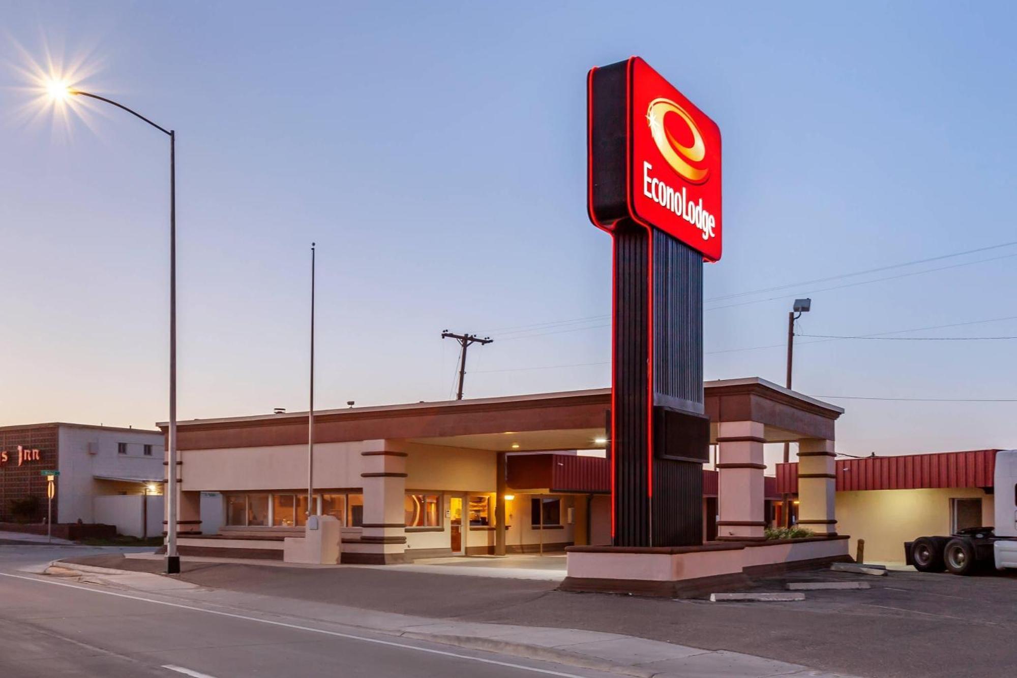 4 Family Hotels Near Clovis Depot Train Museum Worth Booking
