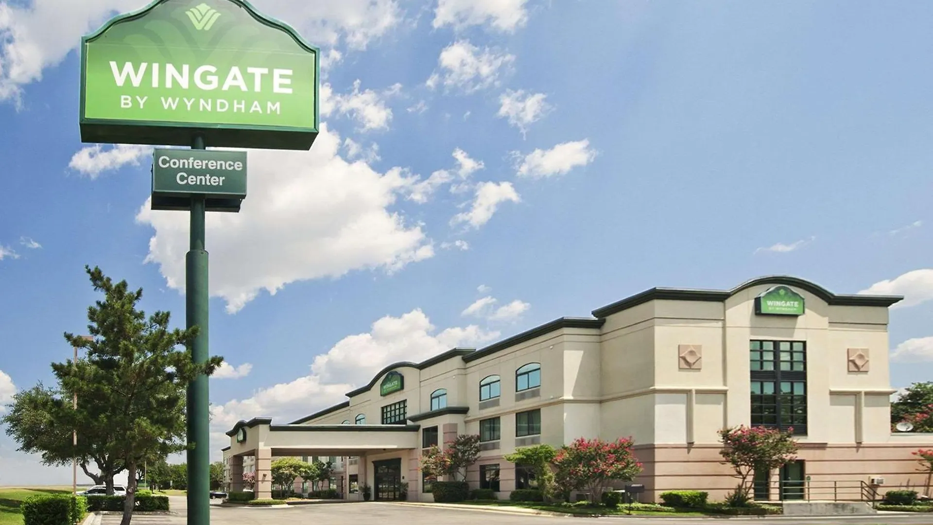 Where to Stay Near Round Rock Roller Rink: 9 Best Business Hotels
