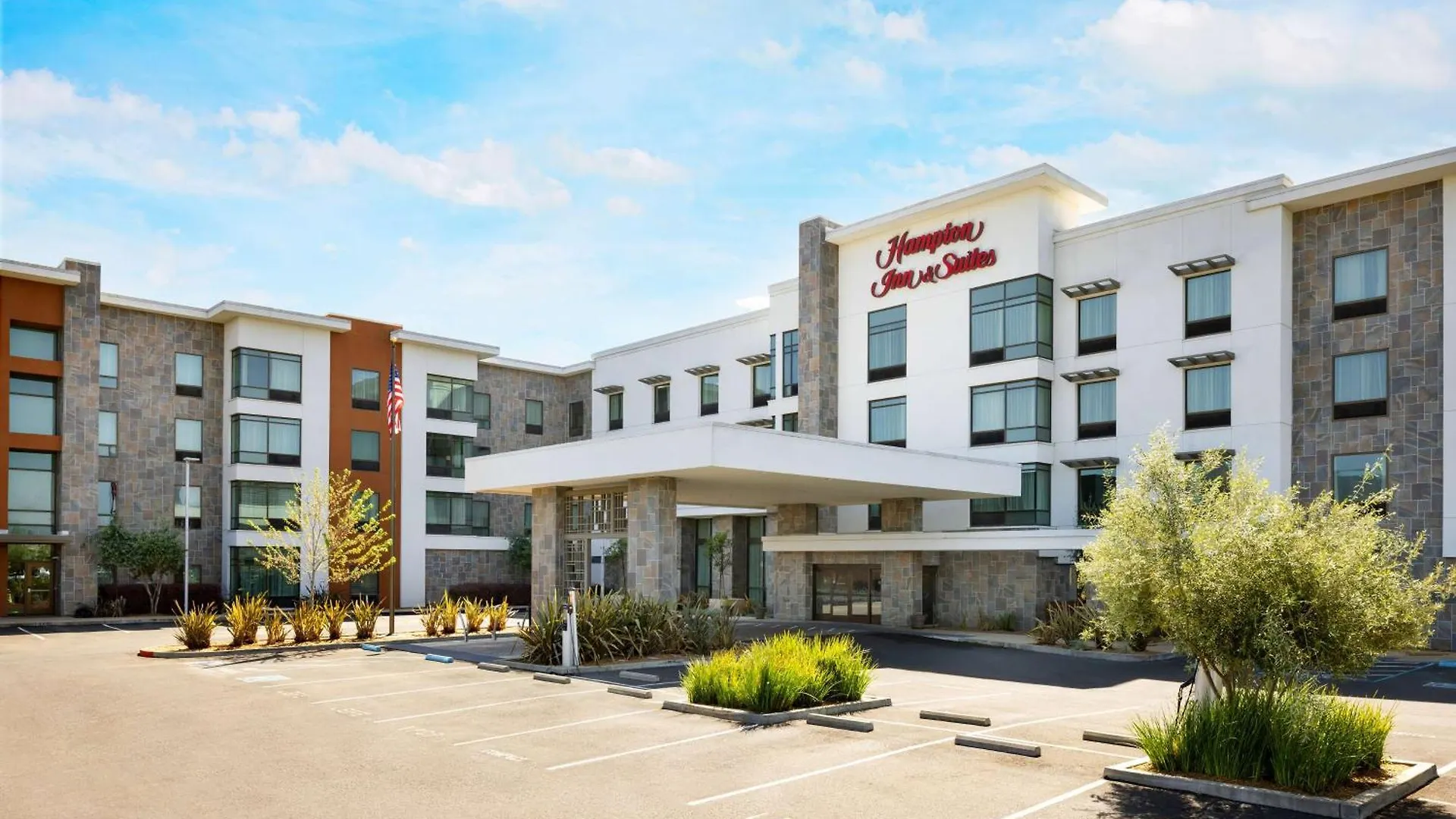 10 Smart Central Hotels Near Taylor Technologies Worth Booking