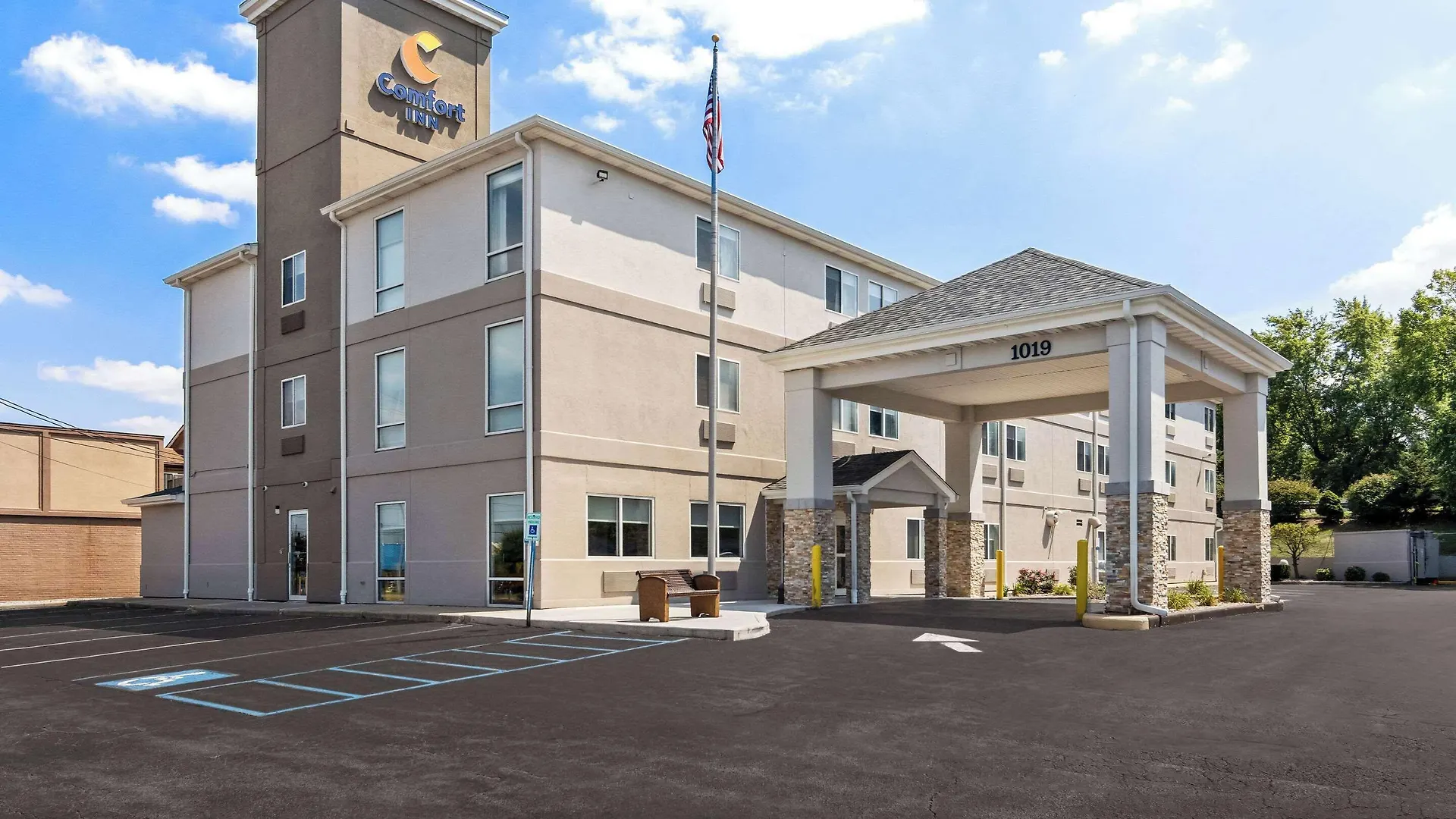 Where to Stay Near The John Dillinger Museum: 5 Business Hotels