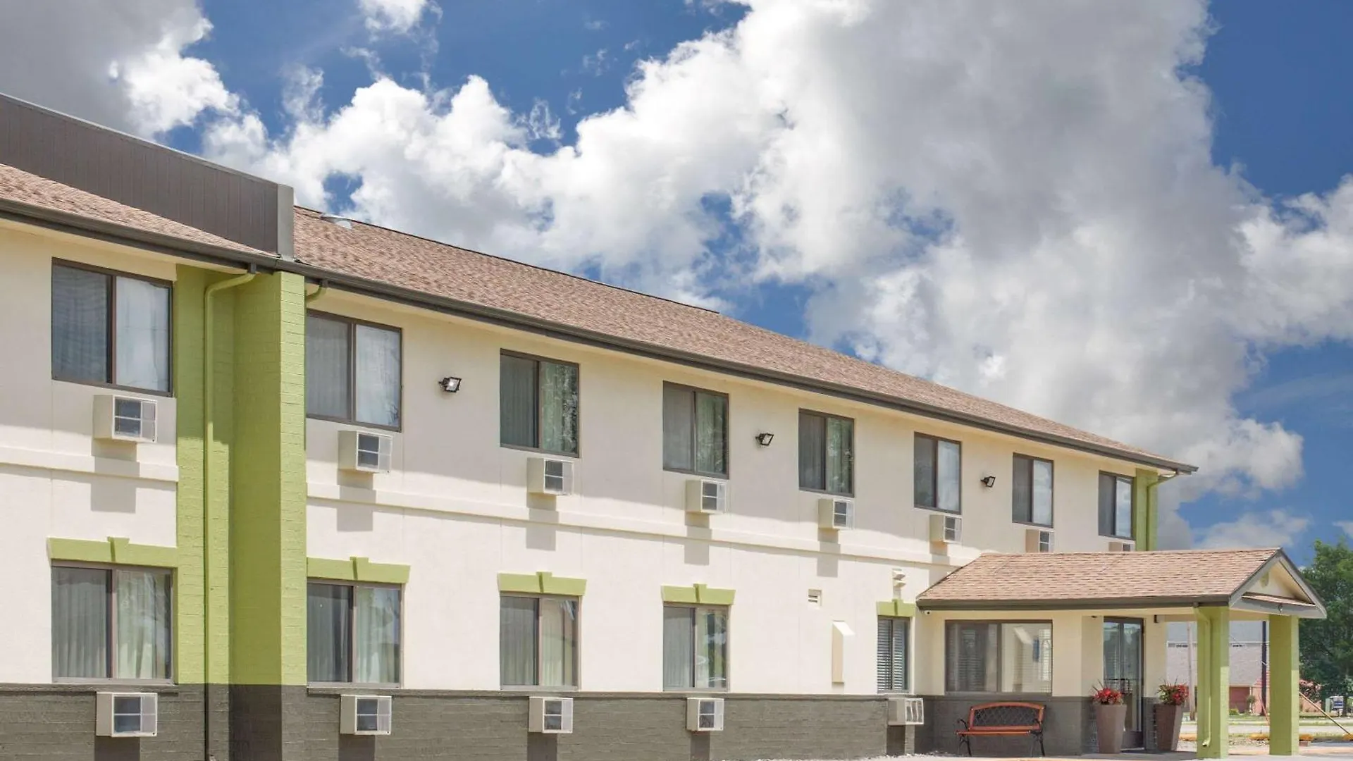 4 Leisure Hotels Near Peterson Pits Recreation Area Worth Booking