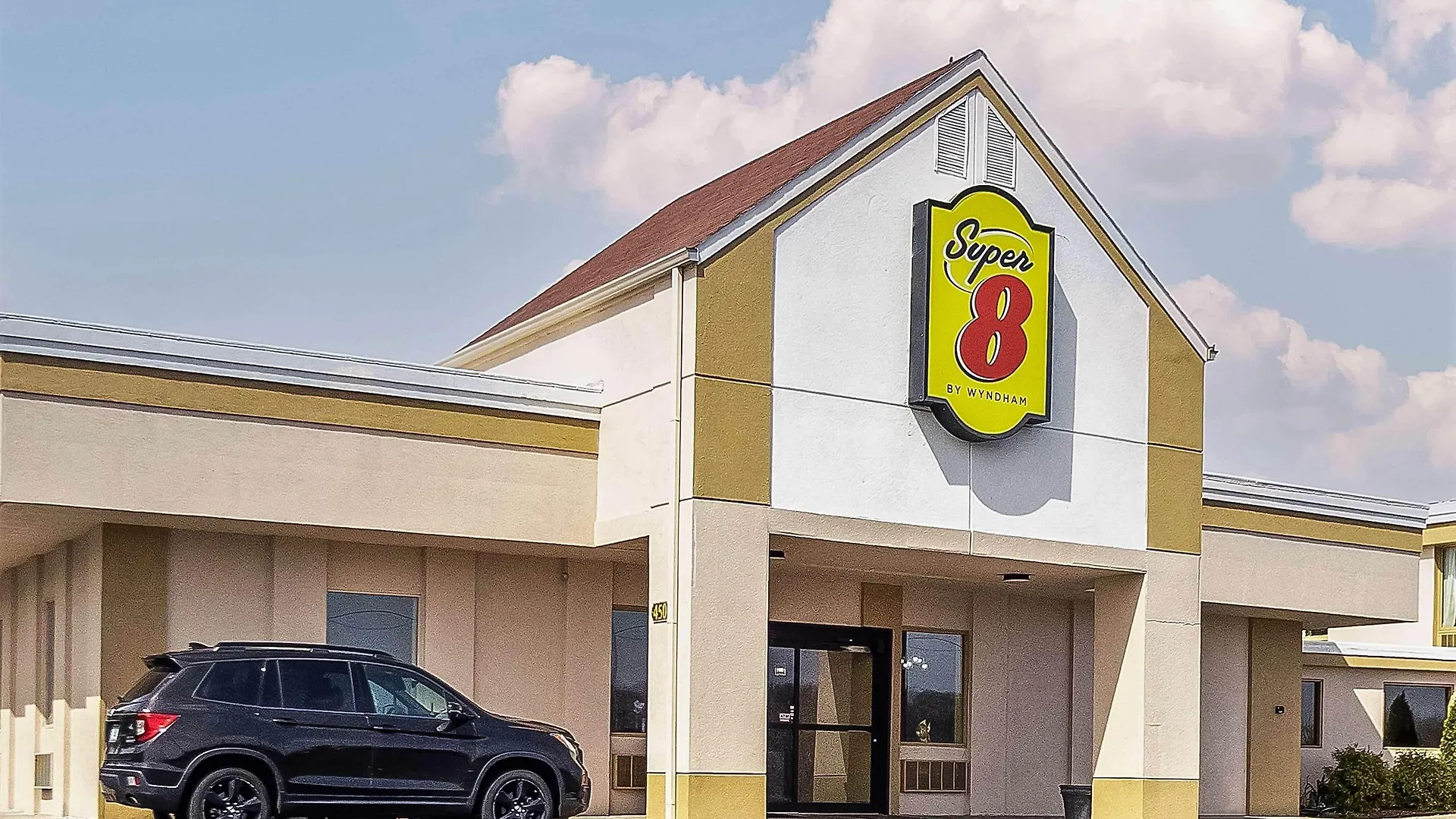 Where to Stay Near Smock Golf Course: 4 Budget Hotels