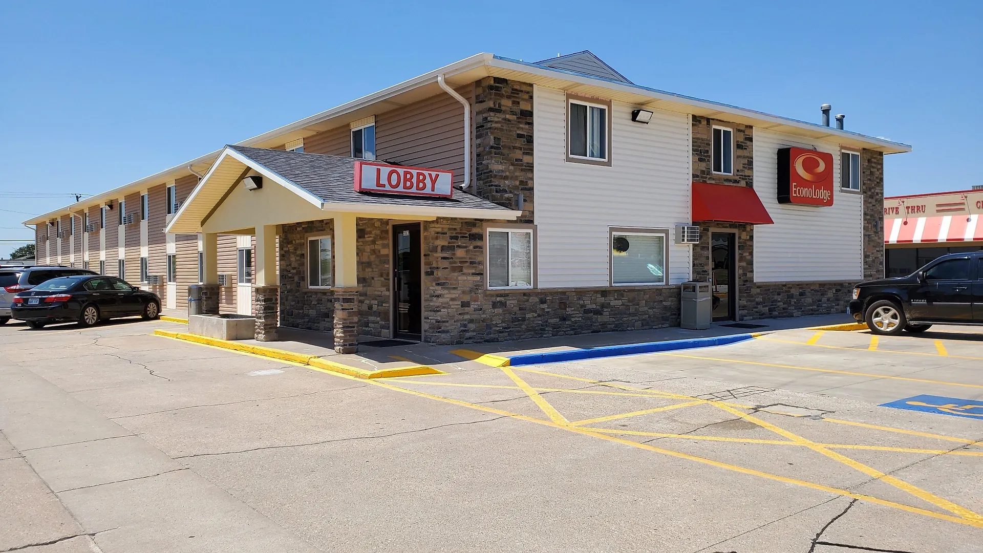 Where to Stay Near Fort Hays: 4 Airport Hotels Reviewed