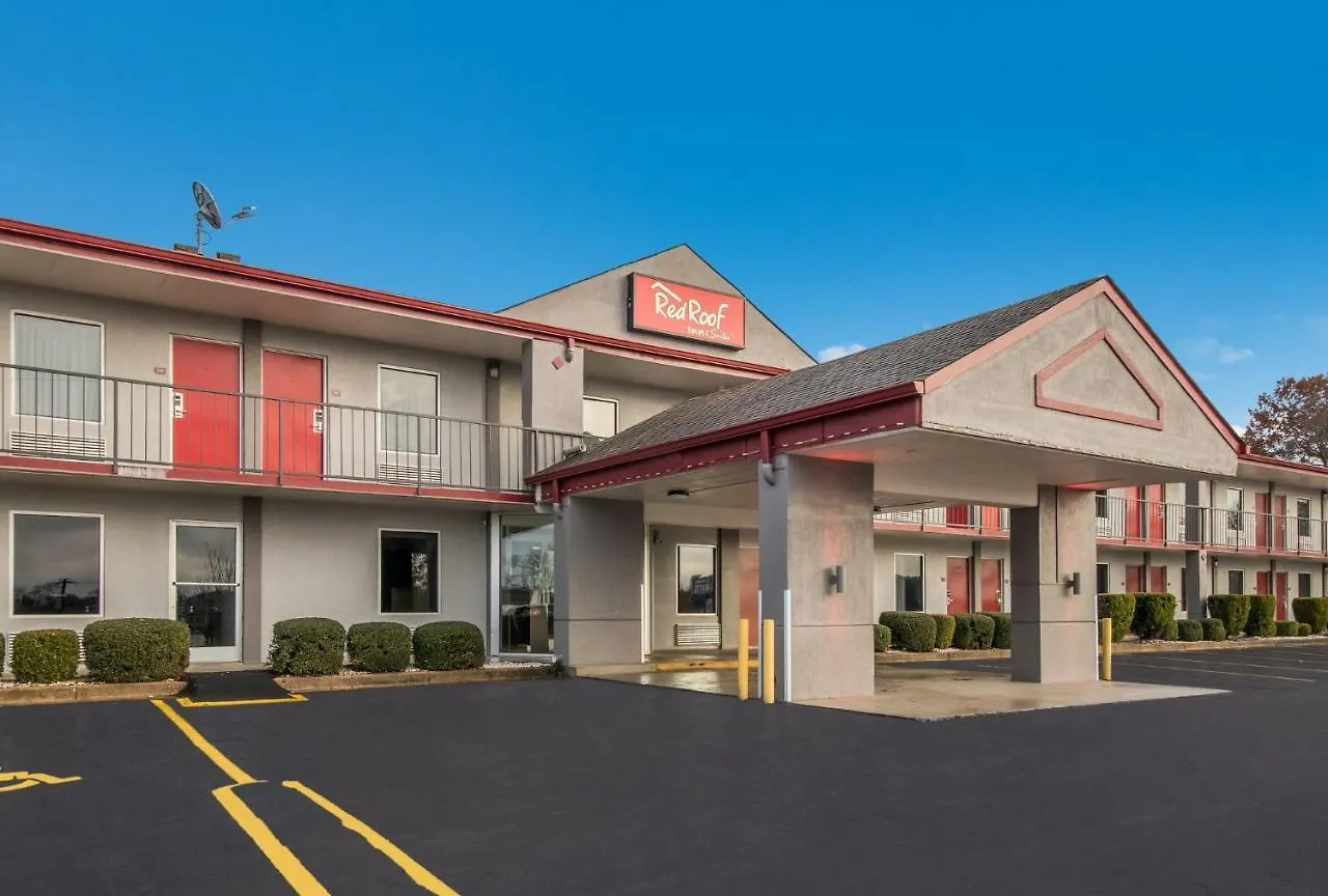 Staying Near McKellar Airport: 5 Budget Hotels Compared