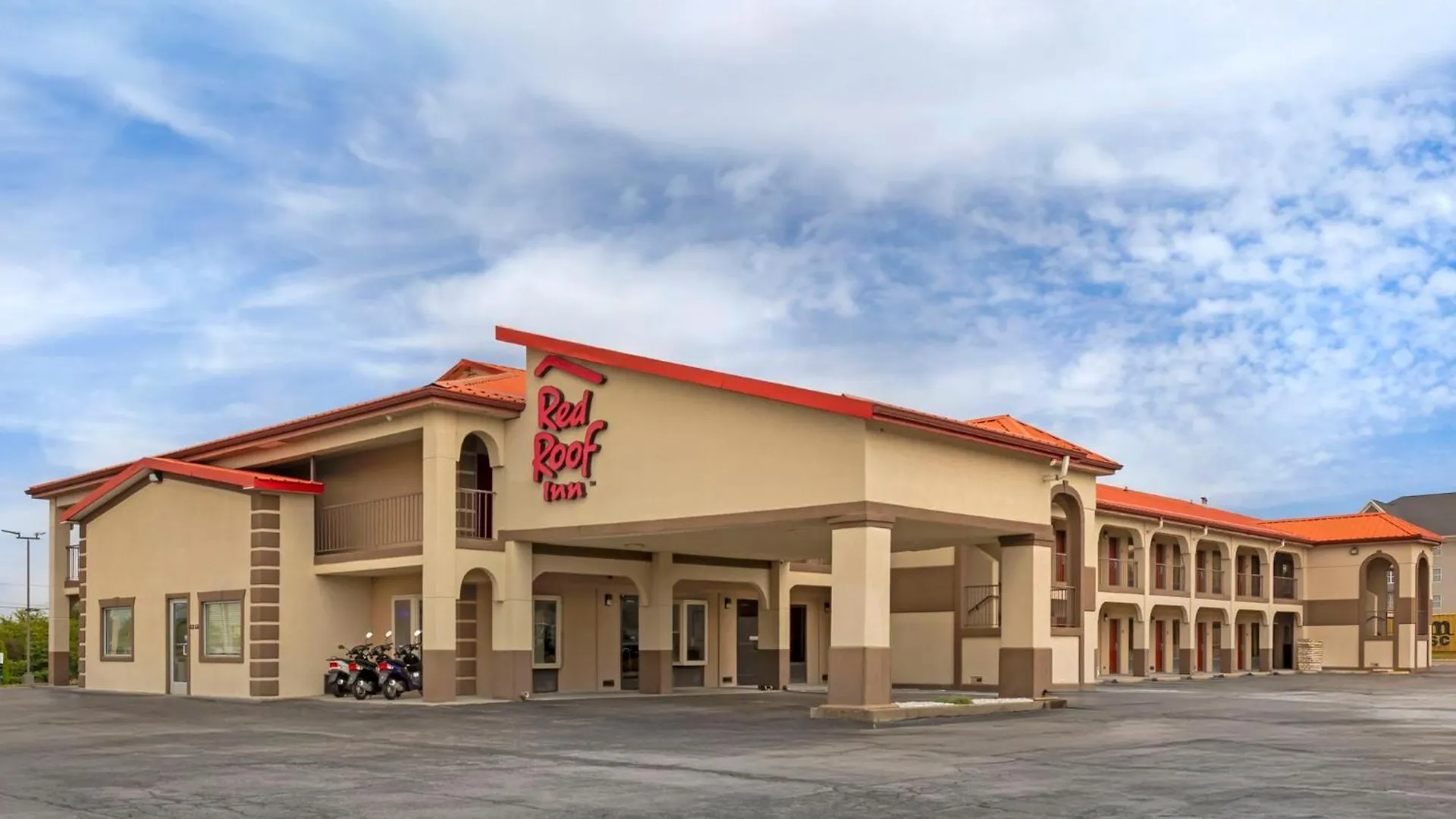 4 Affordable Hotels Near L.T. Smith Stadium for Game Day Stays