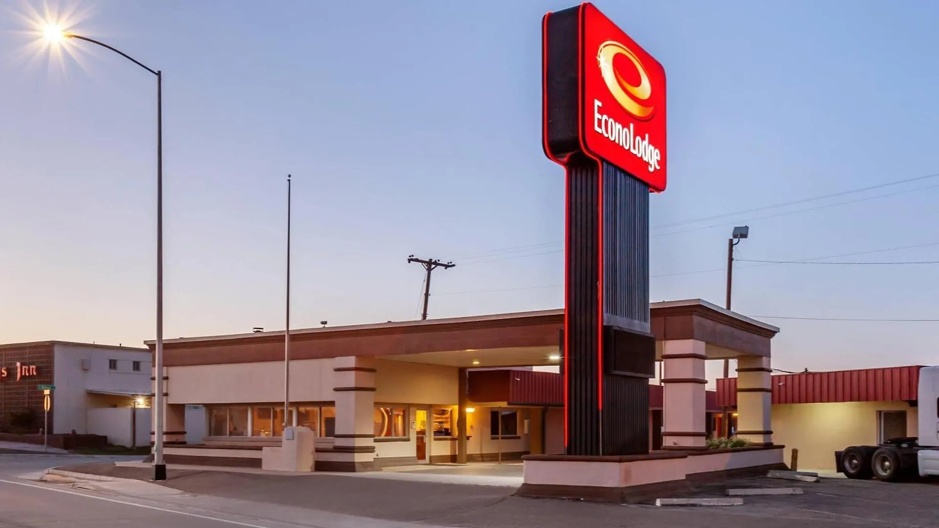 4 Family Hotels Near Clovis Depot Train Museum Worth Booking