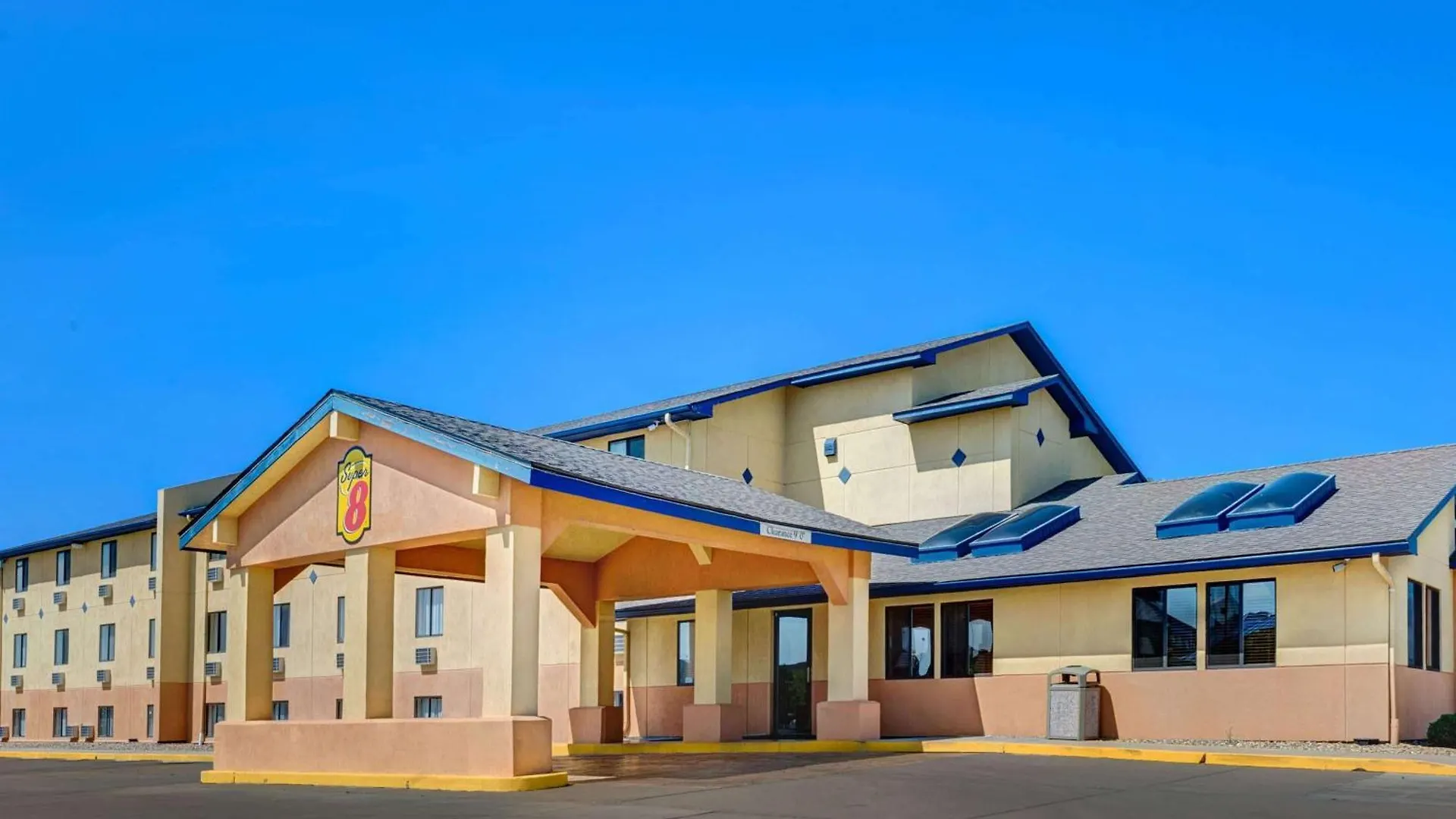 Staying In Kansas: 15 Two-Star Hotels Compared