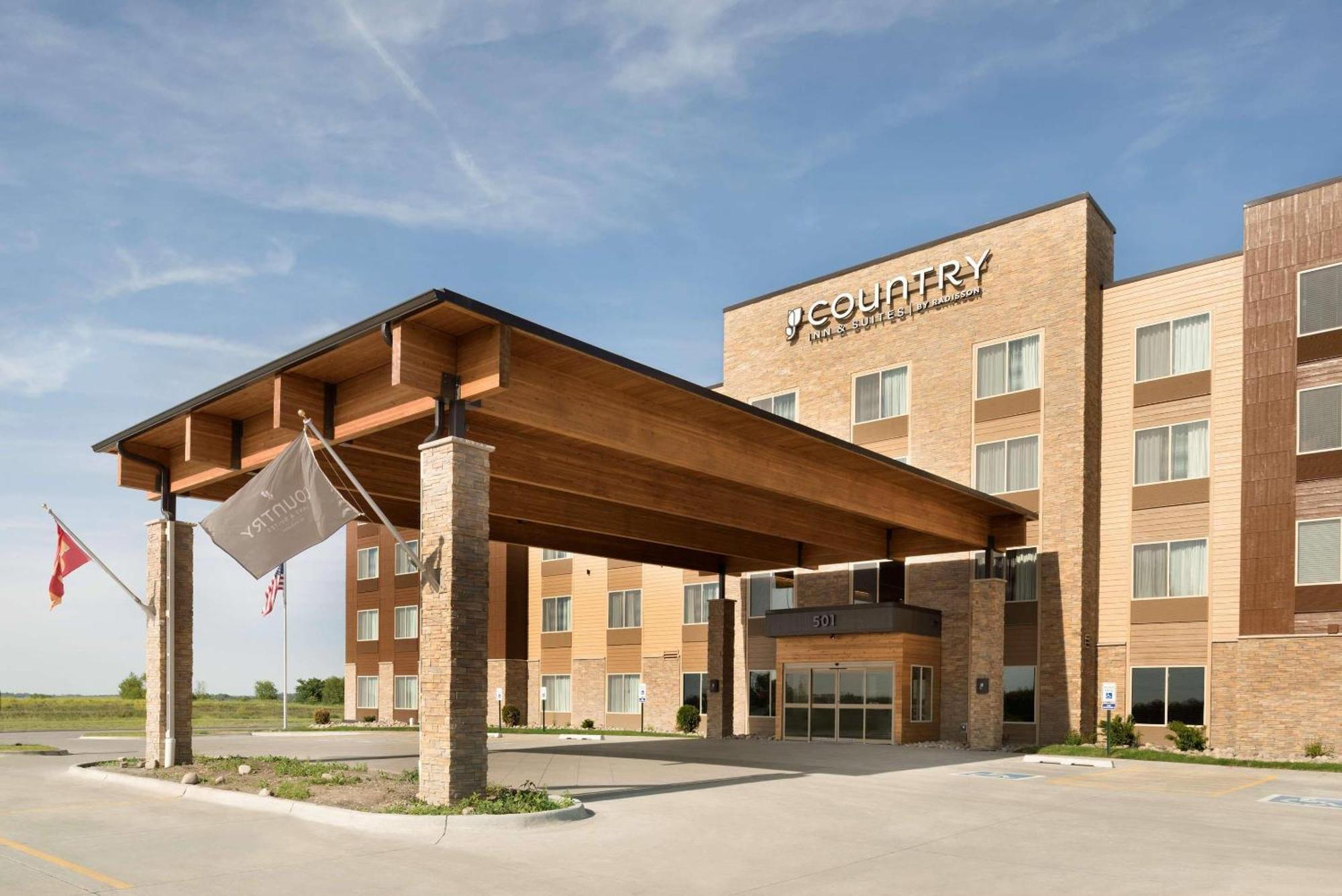 15 Golf Hotels In Iowa That Deliver More Than a Fairway View